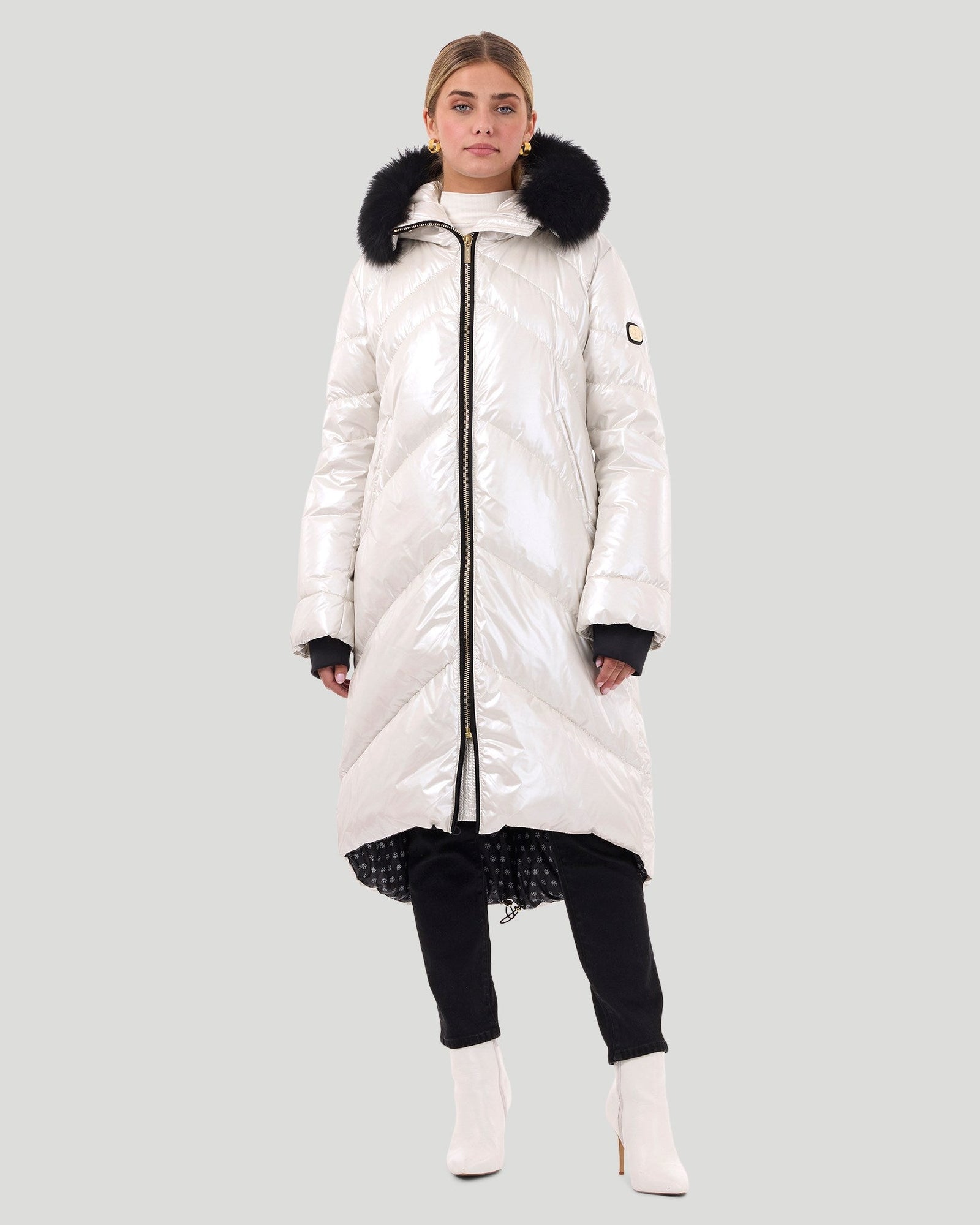 Après-Ski Jacket With Detachable Toscana Shearling Lamb Hood Trim | Women | Platinum x Black (V1)