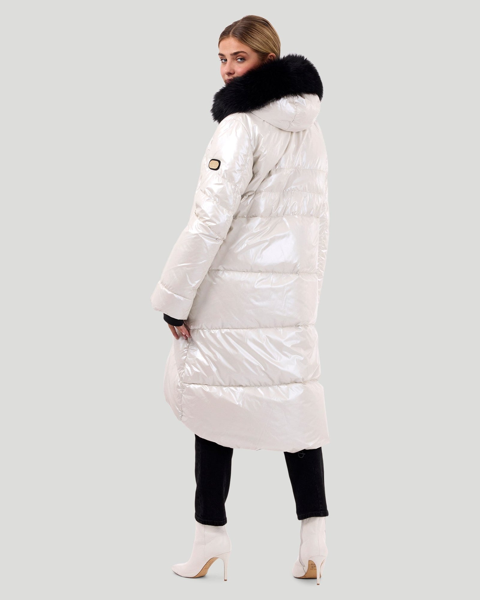 Après-Ski Jacket With Detachable Toscana Shearling Lamb Hood Trim | Women | Platinum x Black (V1)