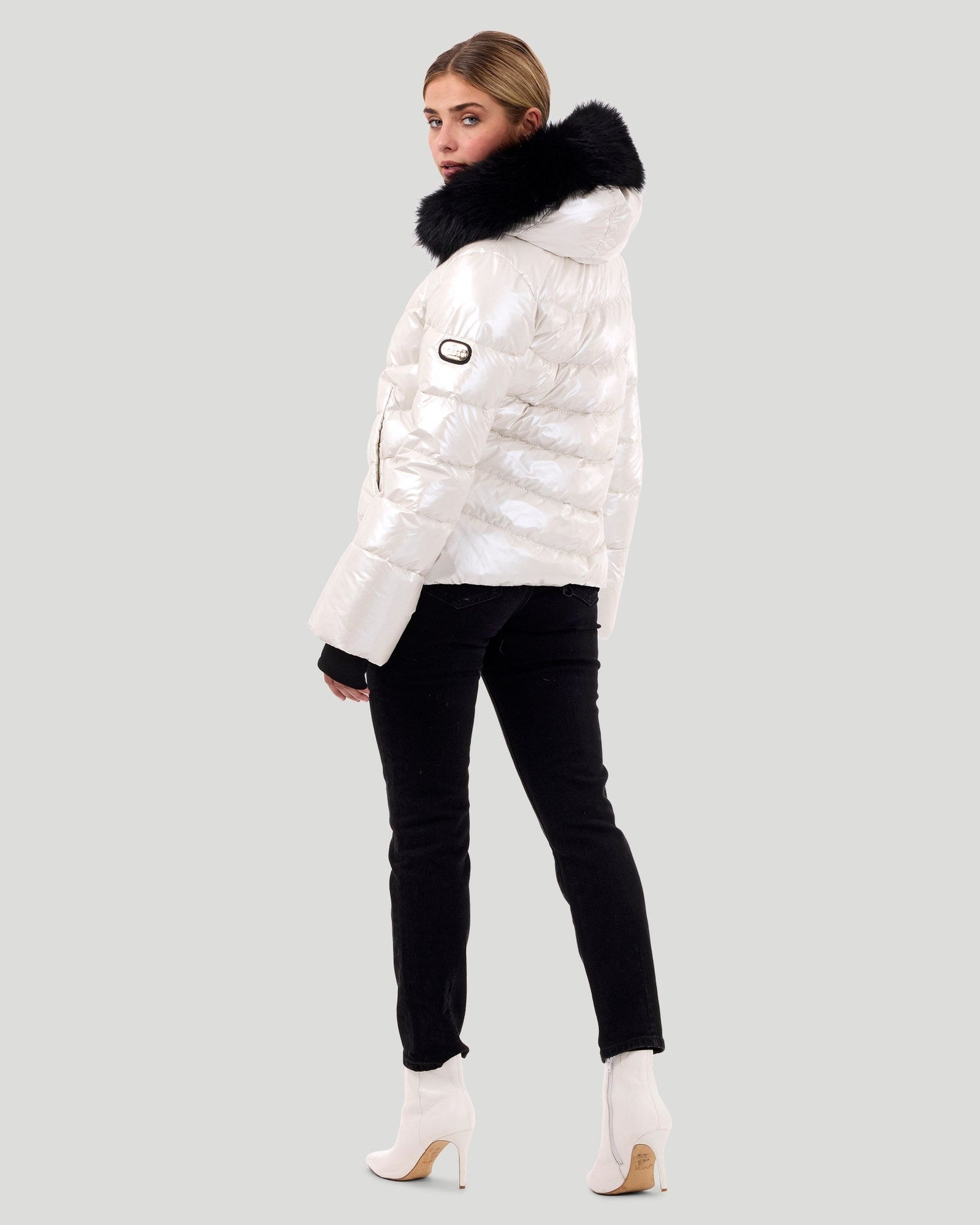 Après-Ski Jacket With Detachable Toscana Shearling Lamb Hood Trim | Women | Platinum x Black (V2)