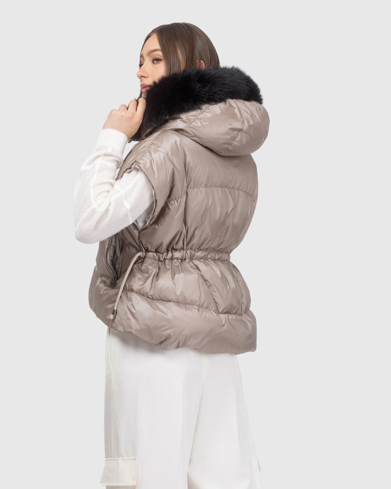 Après-Ski Vest With Detachable Toscana Lamb Hood Trim | Stone/Black