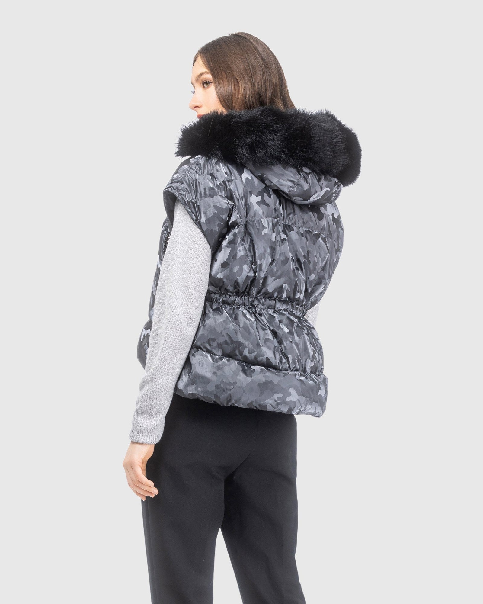 Après-Ski Vest With Detachable Toscana Lamb Hood Trim | Gray Camo/Black