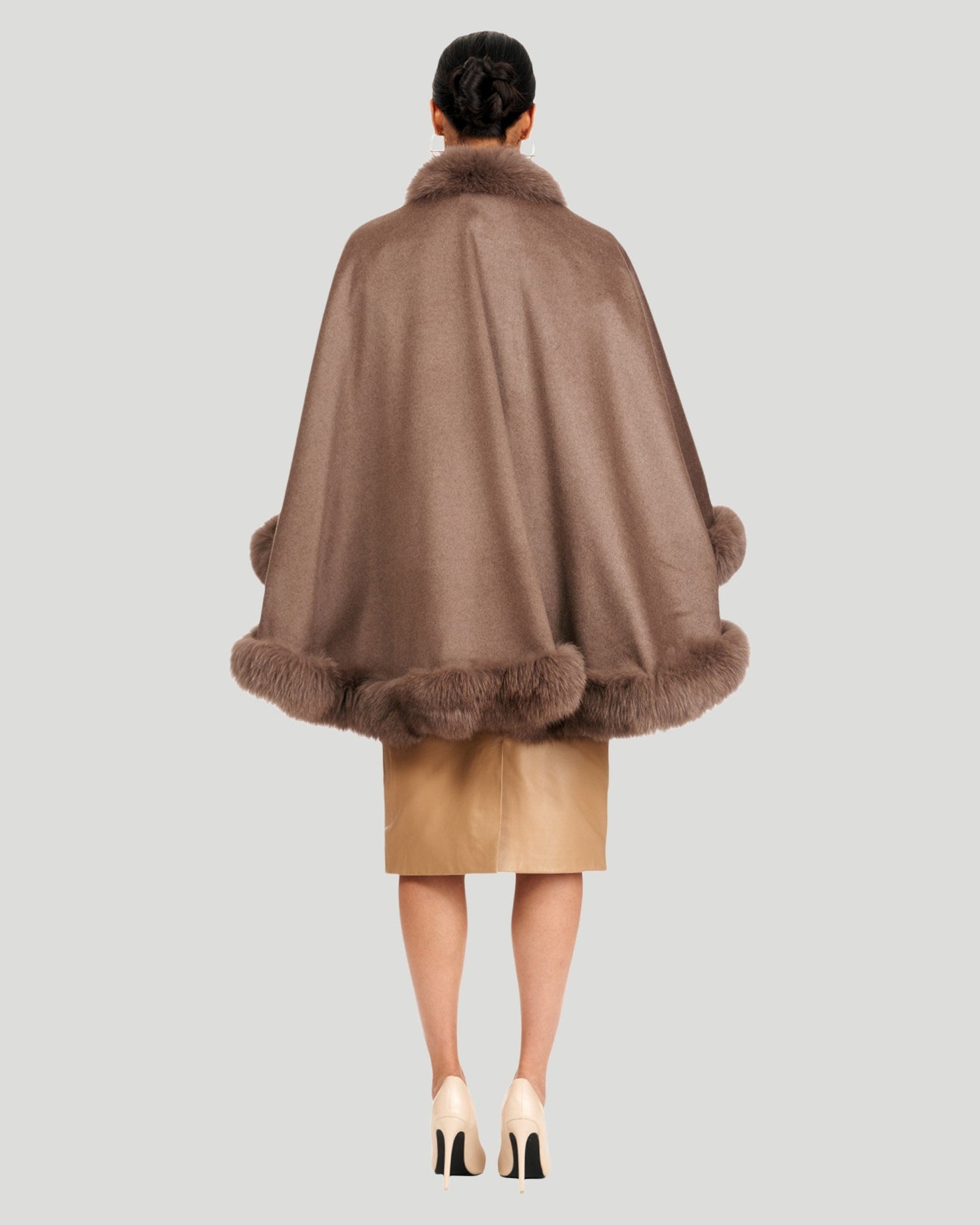 Cashmere Cape With Fox Trim | Women | Khaki Taupe