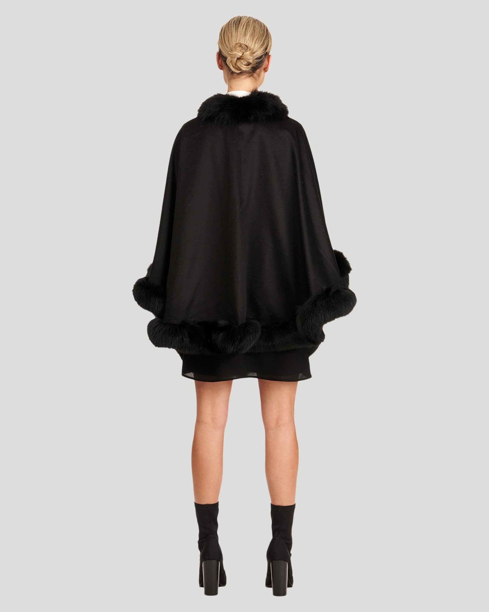 Cashmere Capelet With Fox Trim | Black