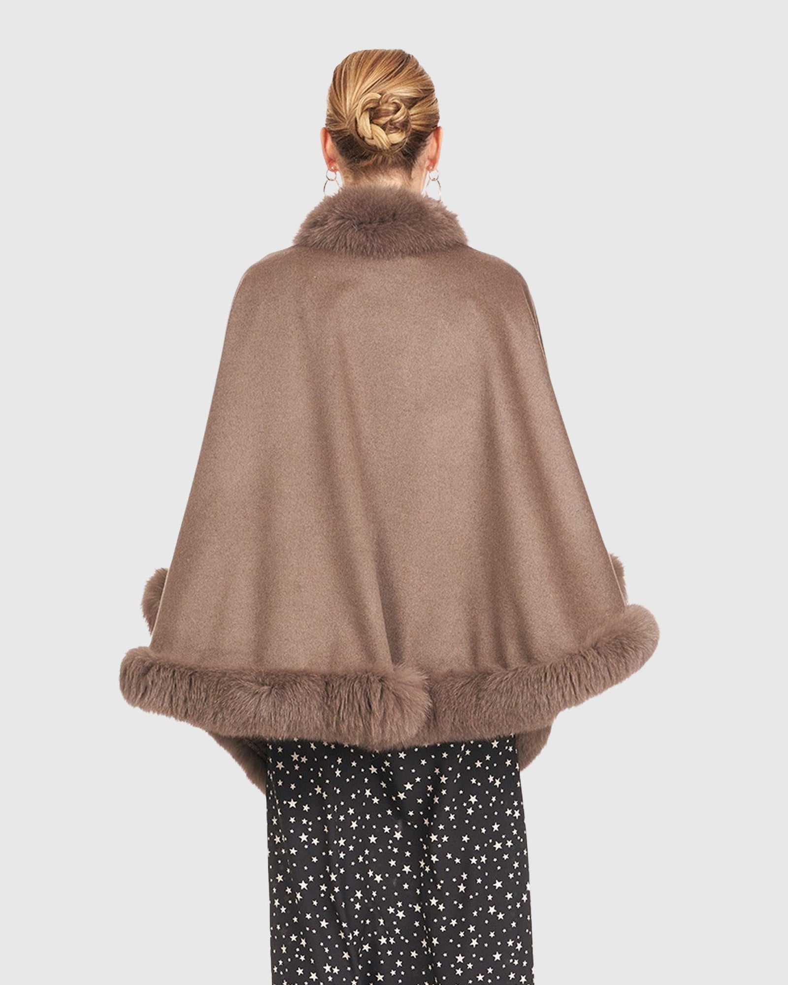 Cashmere Capelet With Fox Trim | Khaki Taupe