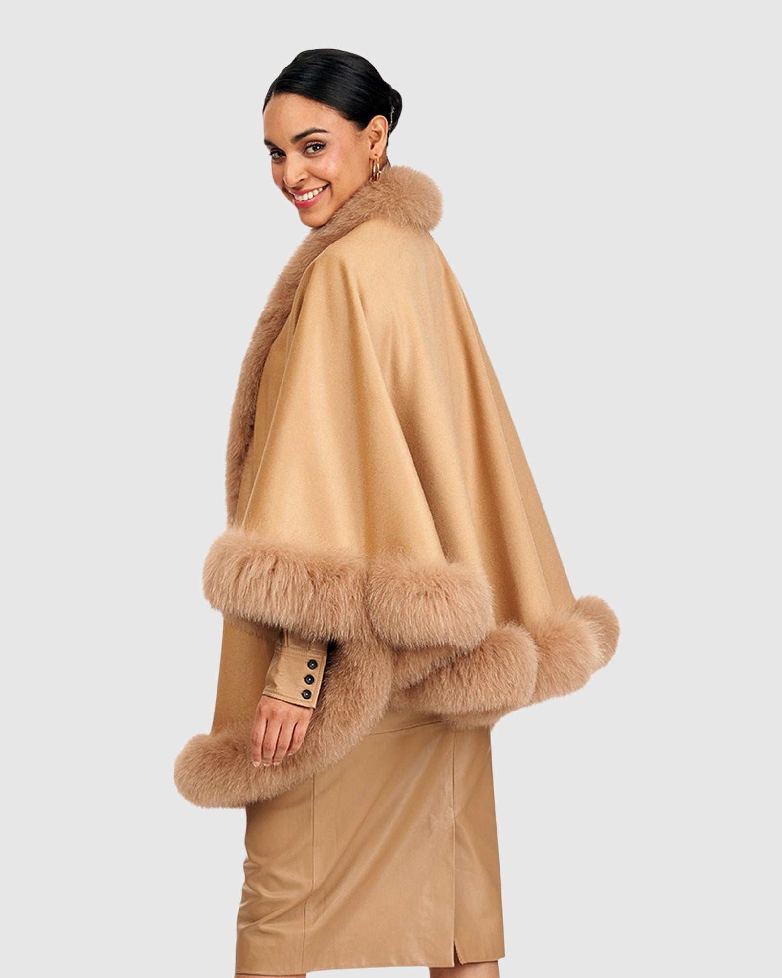 Cashmere Capelet With Fox Trim | Light Camel