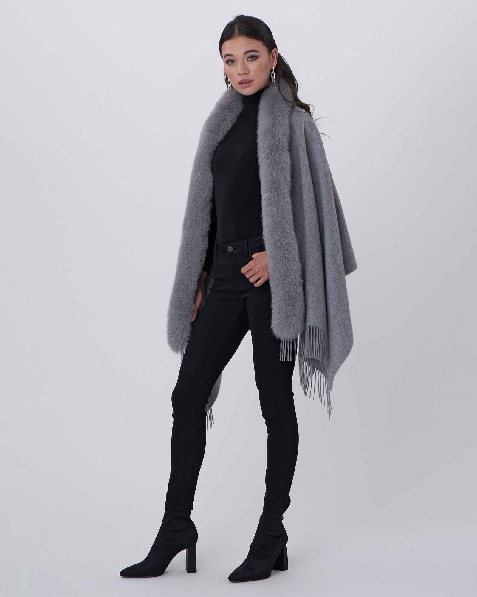 Cashmere Stole With Fox Trim | Women | Light Gray