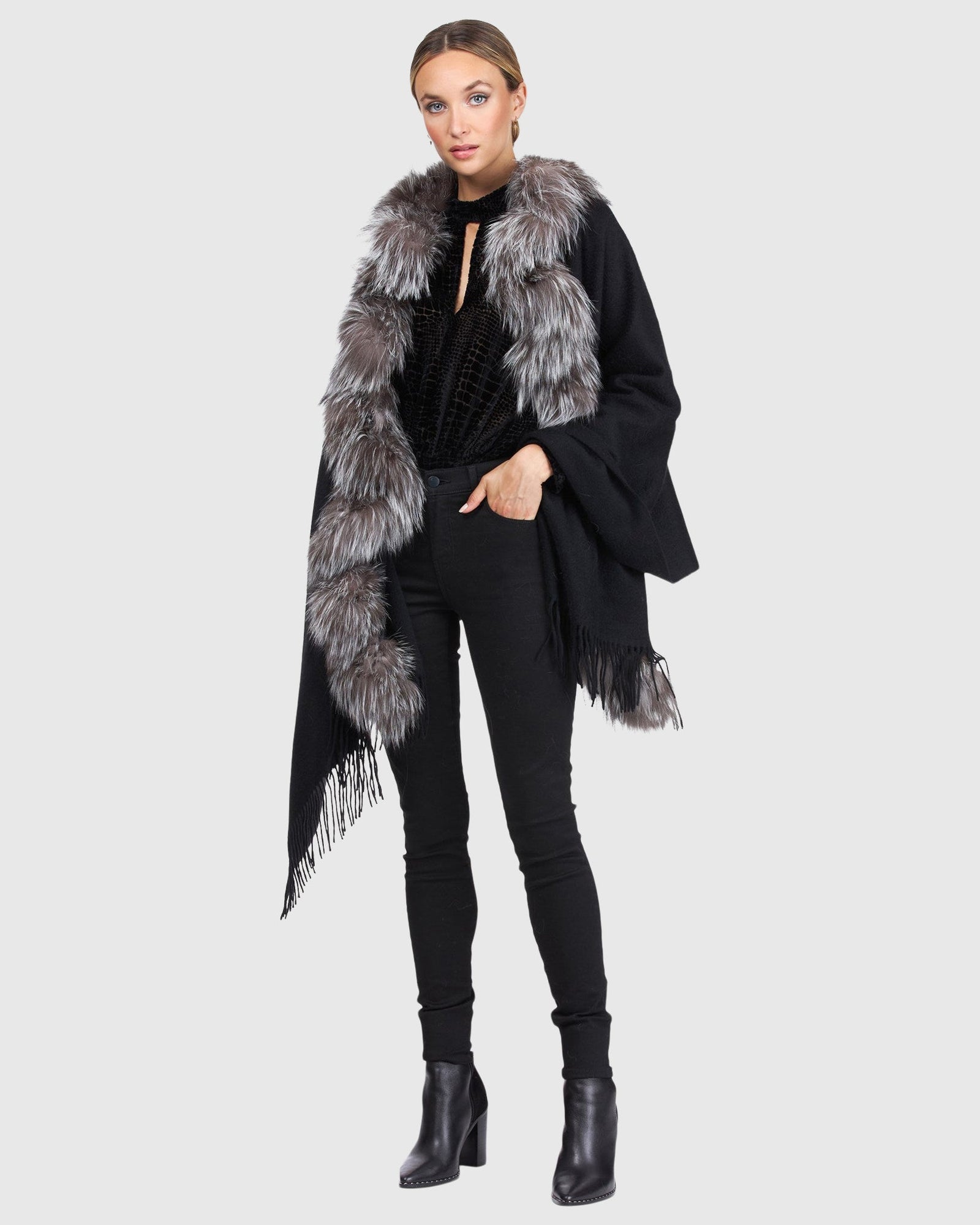 Cashmere Stole With Silver Fox And Cashmere Fringes | Black/Silver