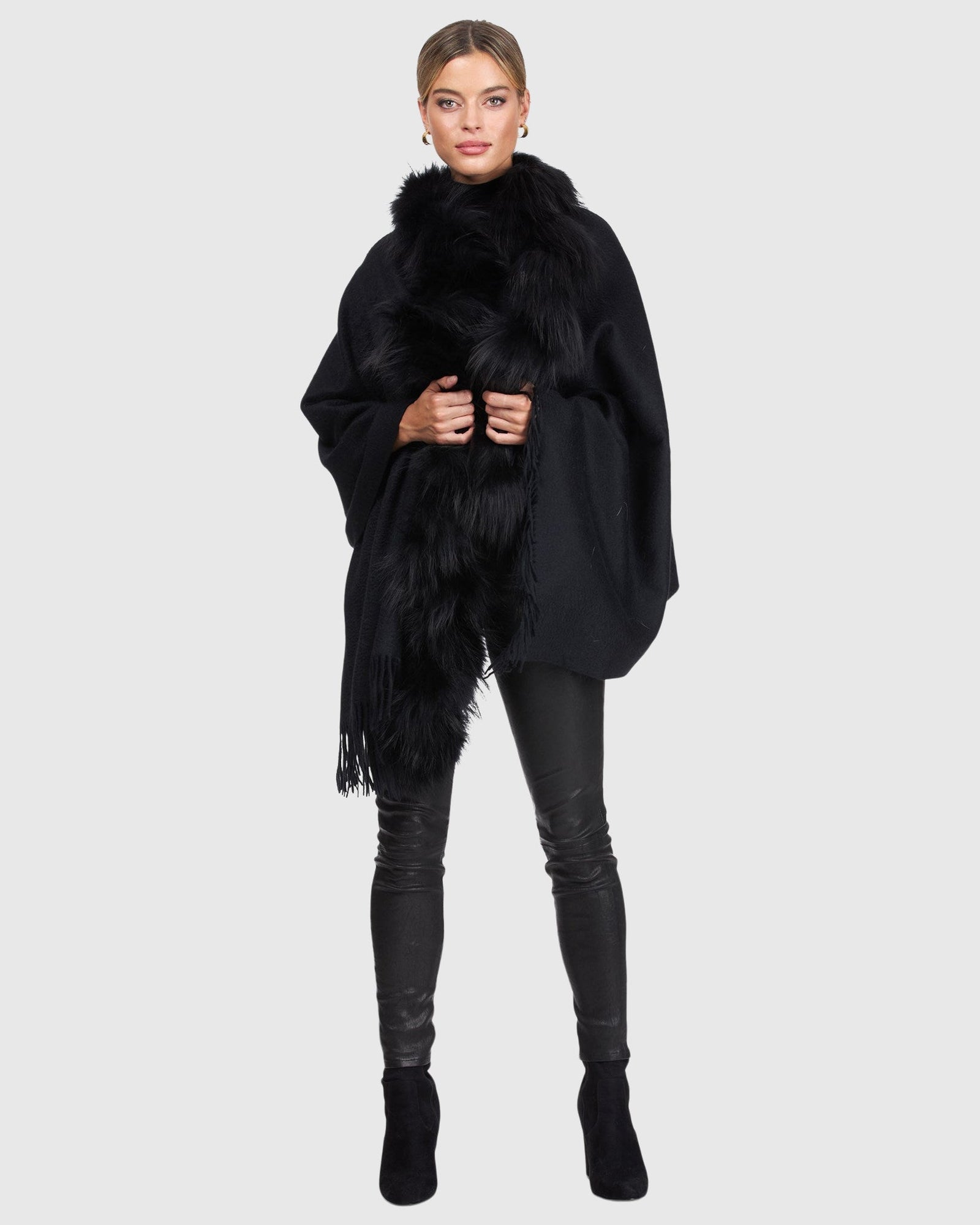 Cashmere Stole With Silver Fox And Cashmere Fringes | Black
