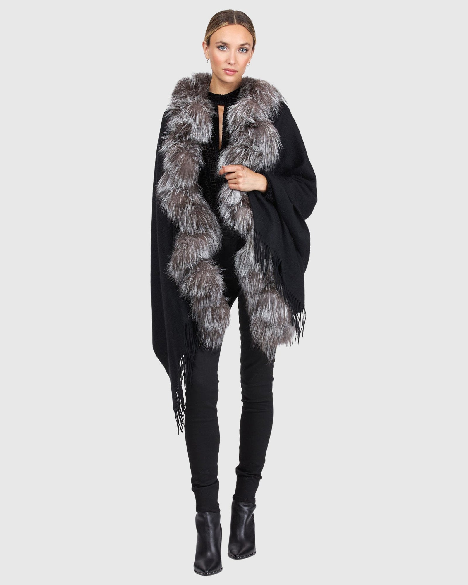 Cashmere Stole With Silver Fox And Cashmere Fringes | Black/Silver