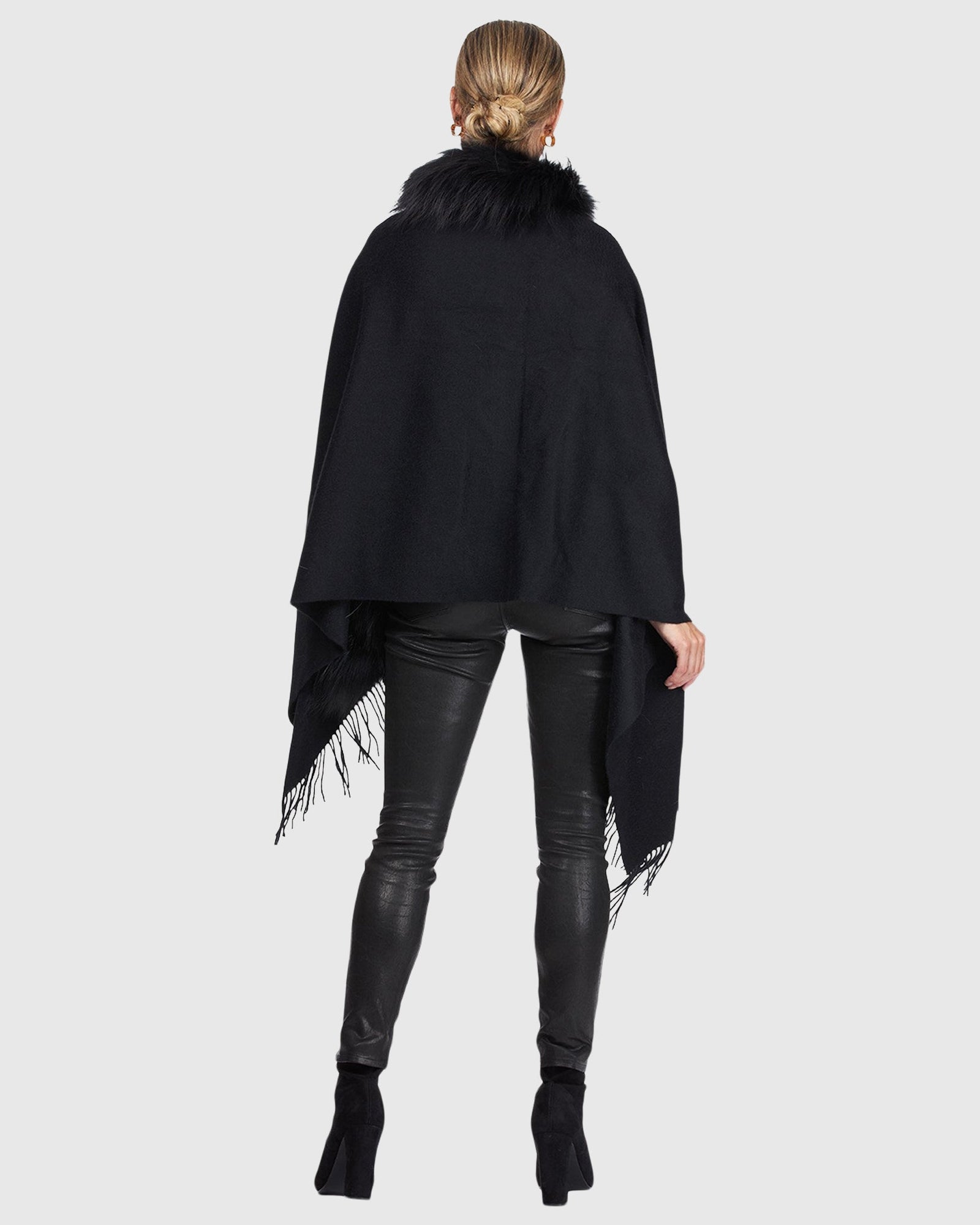 Cashmere Stole With Silver Fox And Cashmere Fringes | Black