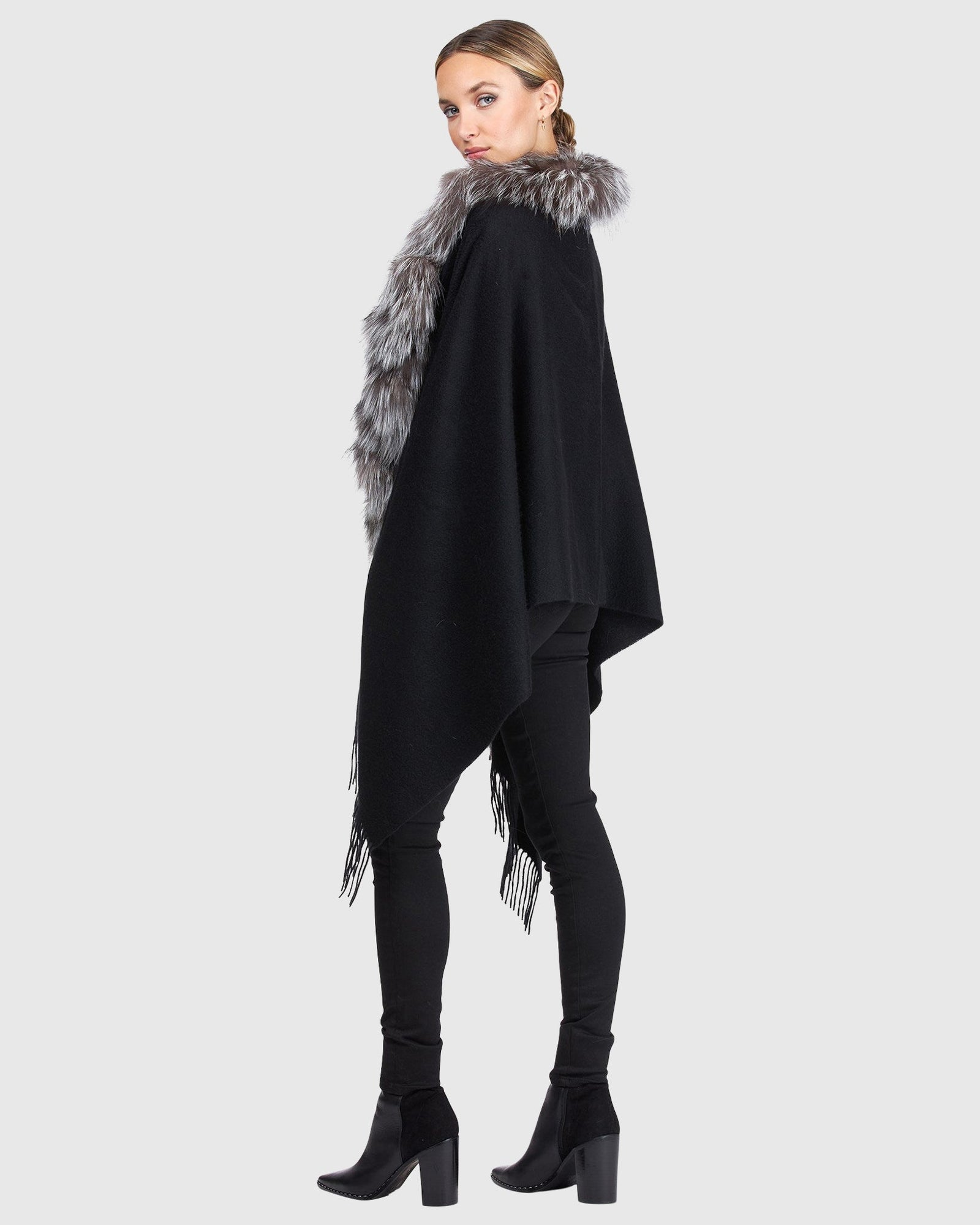 Cashmere Stole With Silver Fox And Cashmere Fringes | Black/Silver