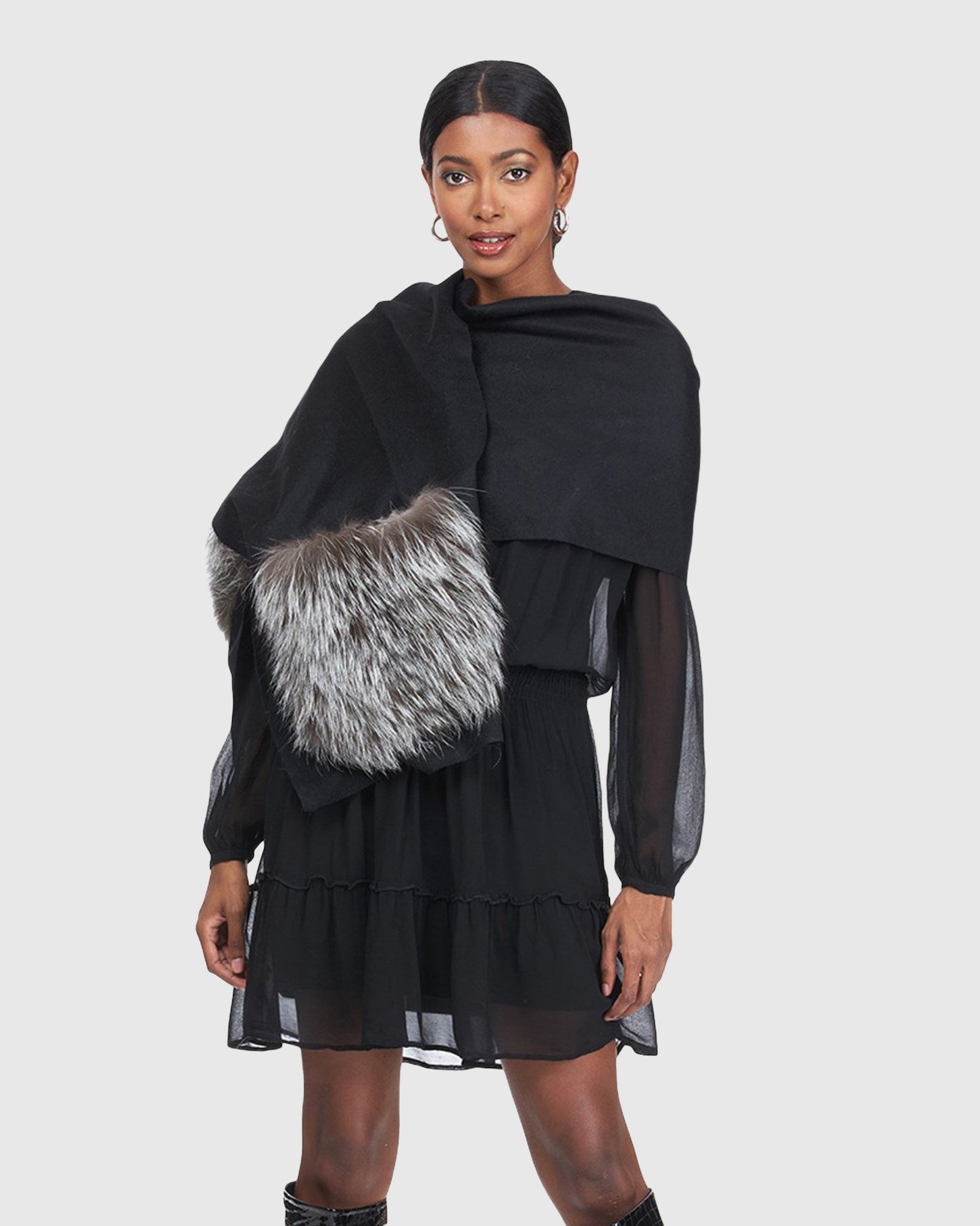 Cashmere Stole With Silver Fox Fur Patch Pockets | Black/Silver