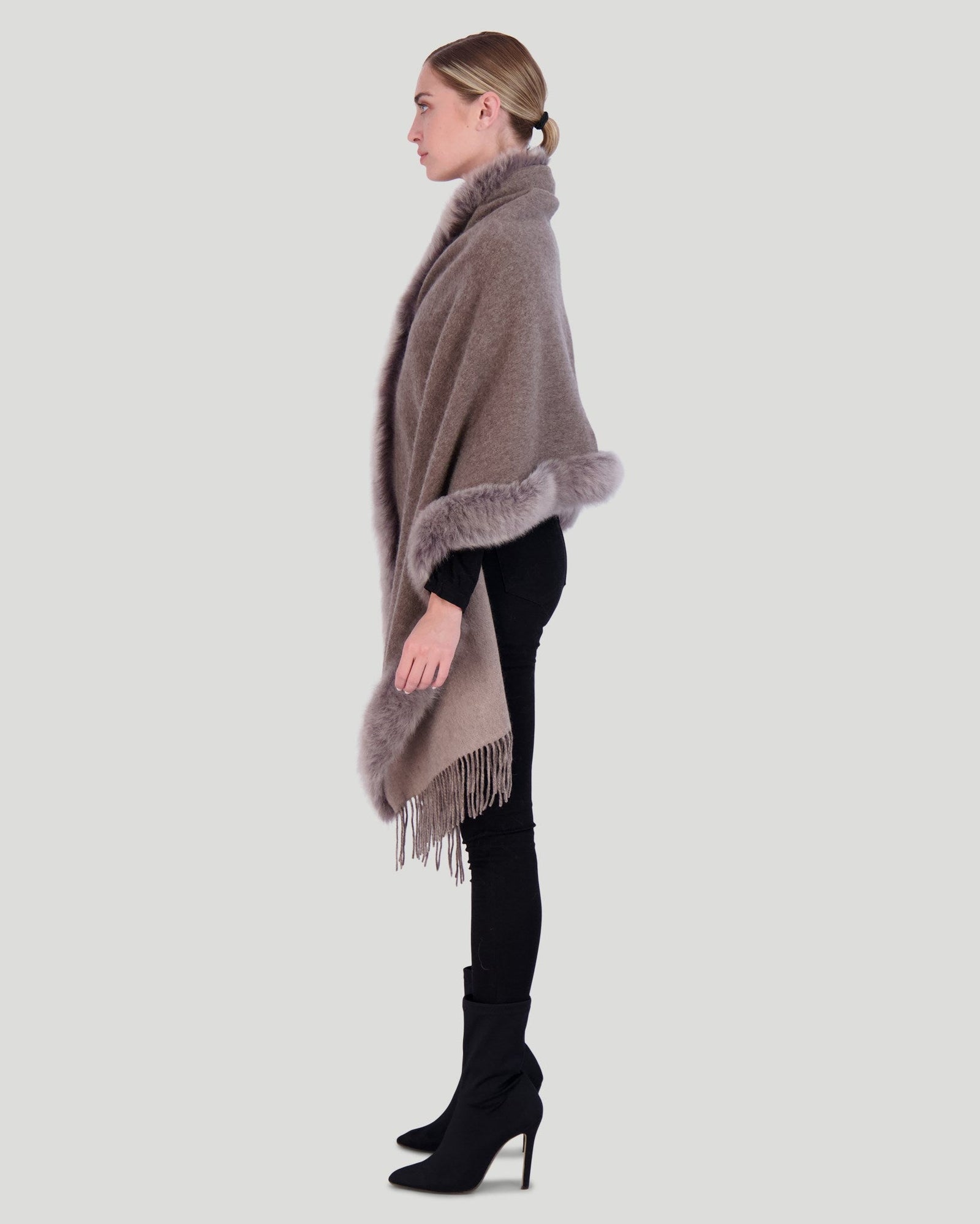 Double Face Cashmere & Wool Stole With Select Lamb Trim | Women | Mocha x Taupe