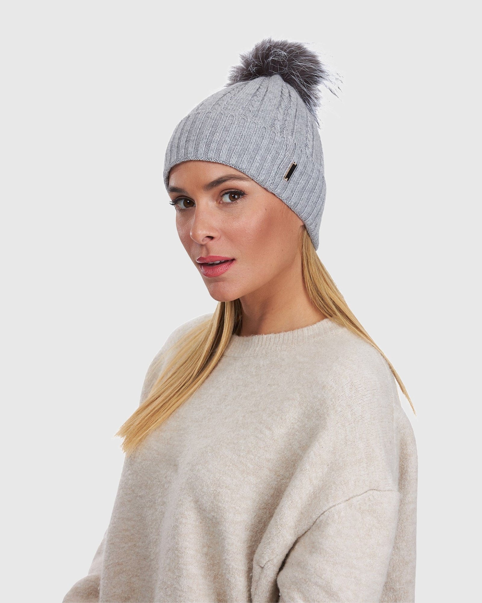 Knit Hat With Silver Fox Pompom | Gray/Silver Fox