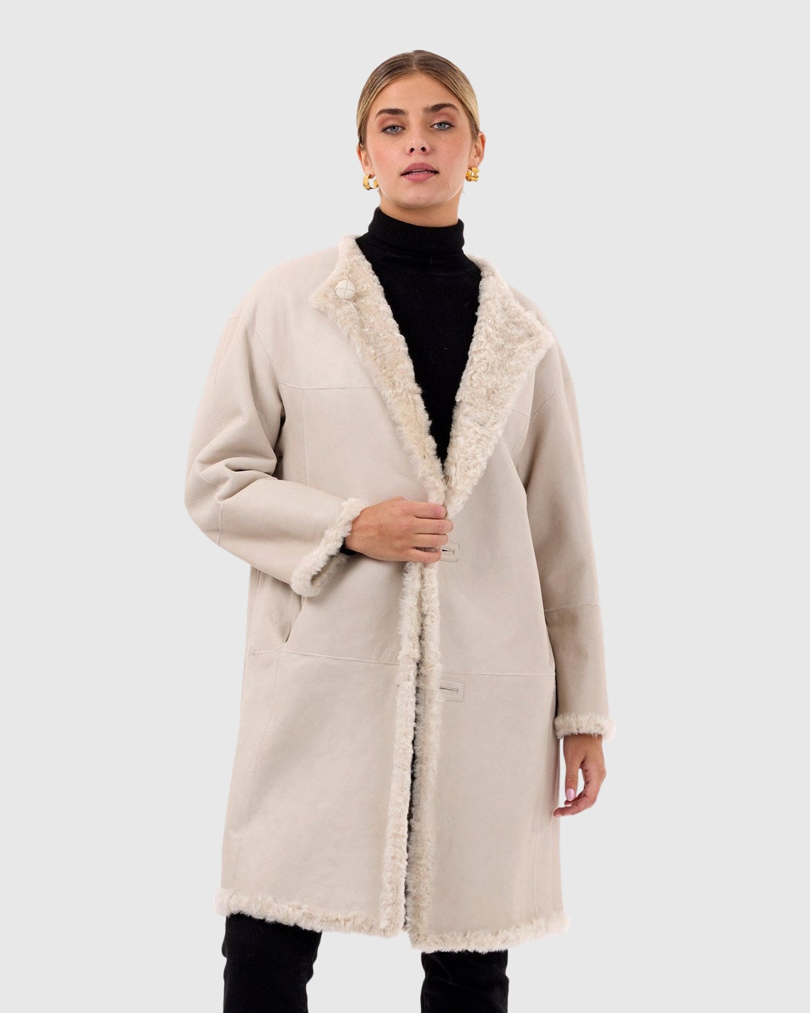 Reversible Collarless Select Shearling Lamb Short Coat With Buttons | Beige/Beige