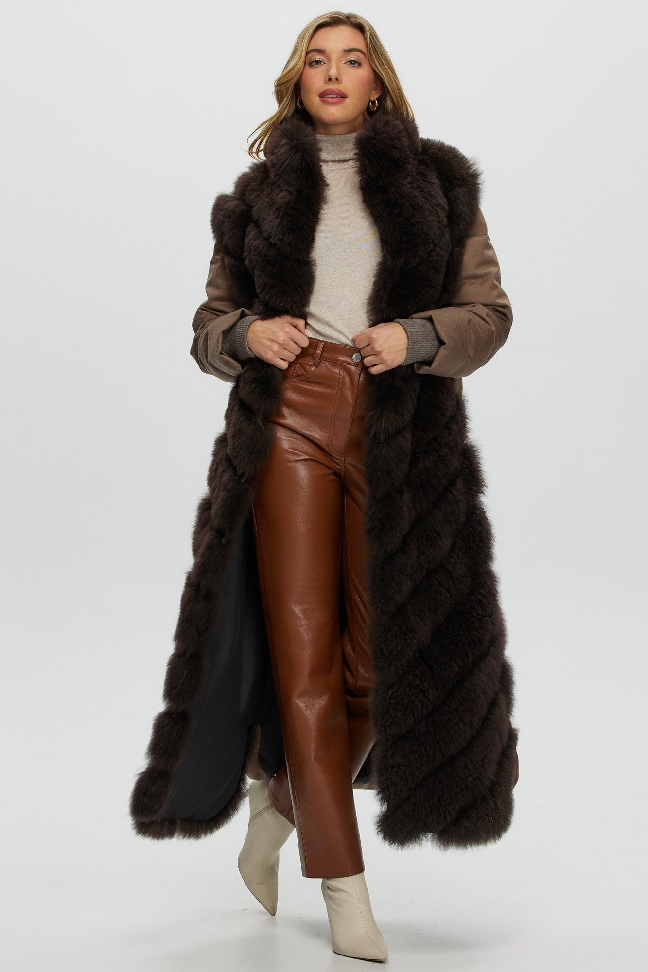 Select Cashmere Goat Diagonal Coat With Loro Piana Cashmere Sleeves And Back | Women | Brown x Brown