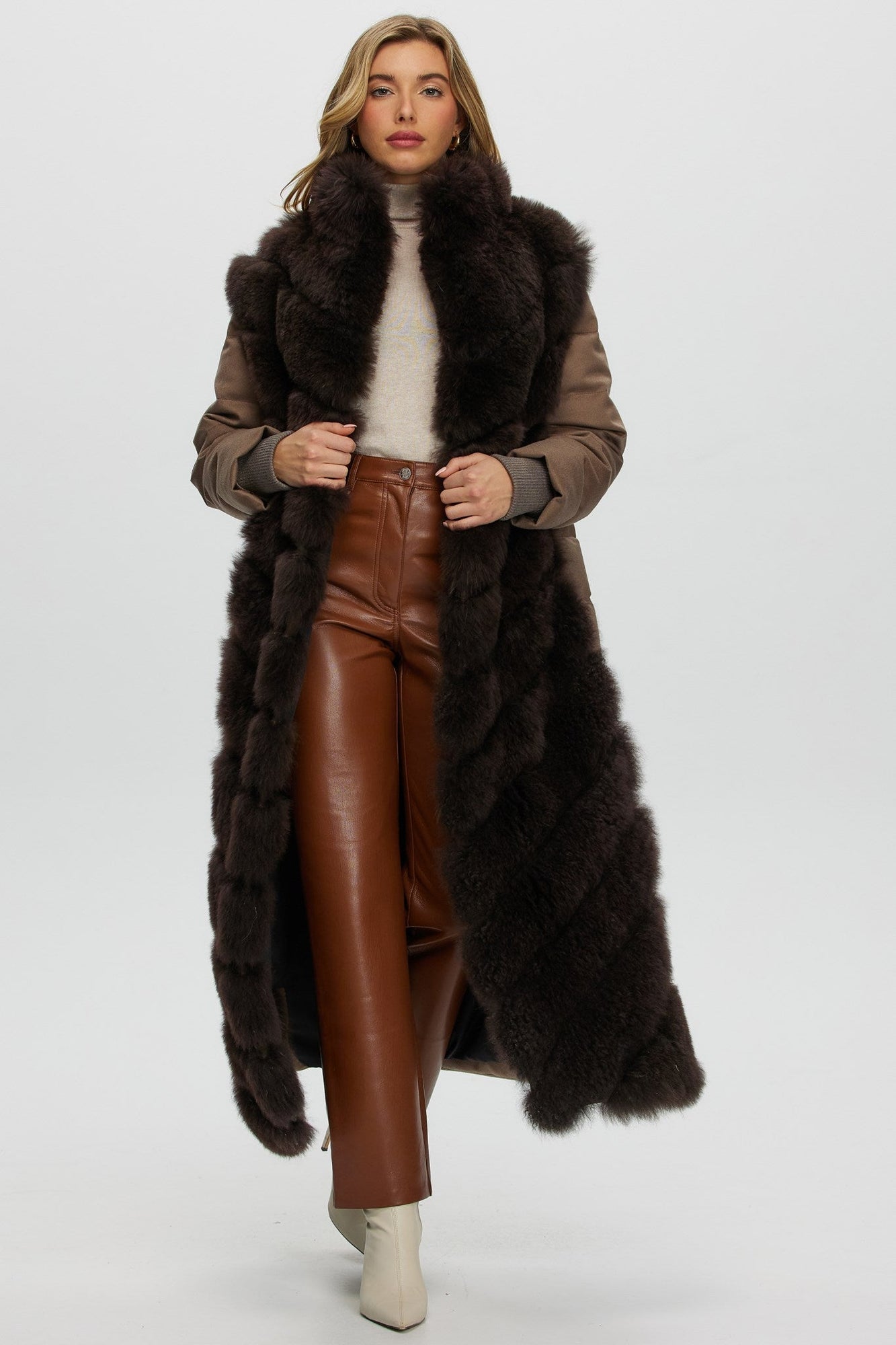 Select Cashmere Goat Diagonal Coat With Loro Piana Cashmere Sleeves And Back | Women | Brown x Brown