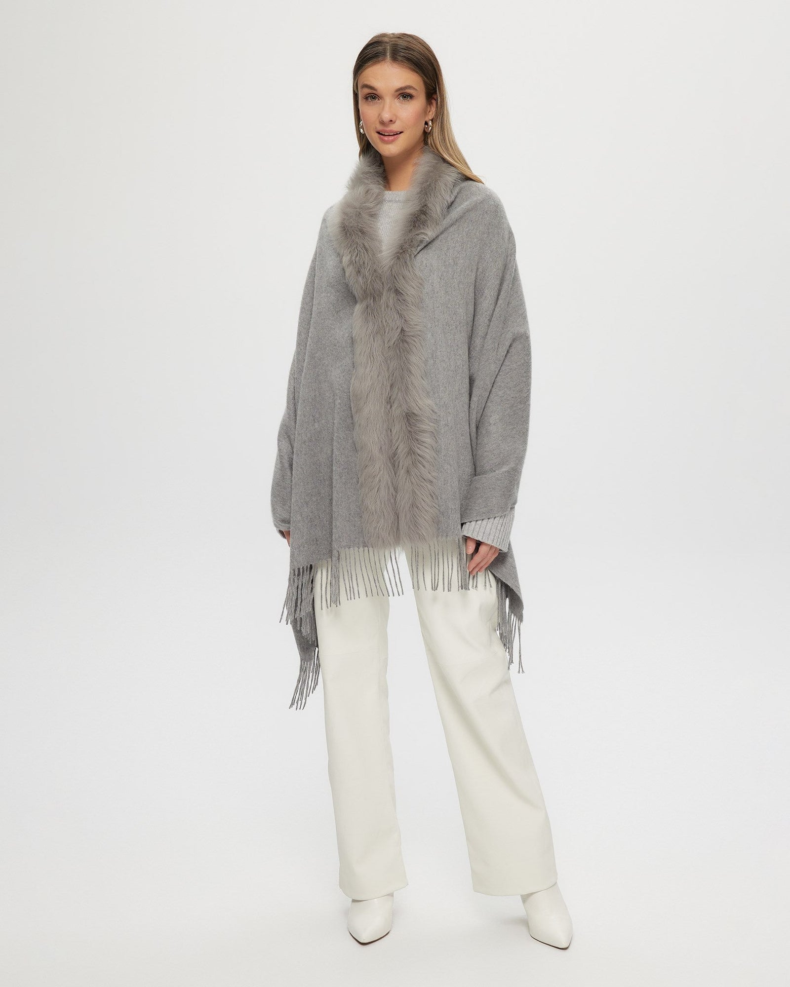 Select Cashmere Stole With Toscana Shearling Lamb Trim | Women | Light Gray