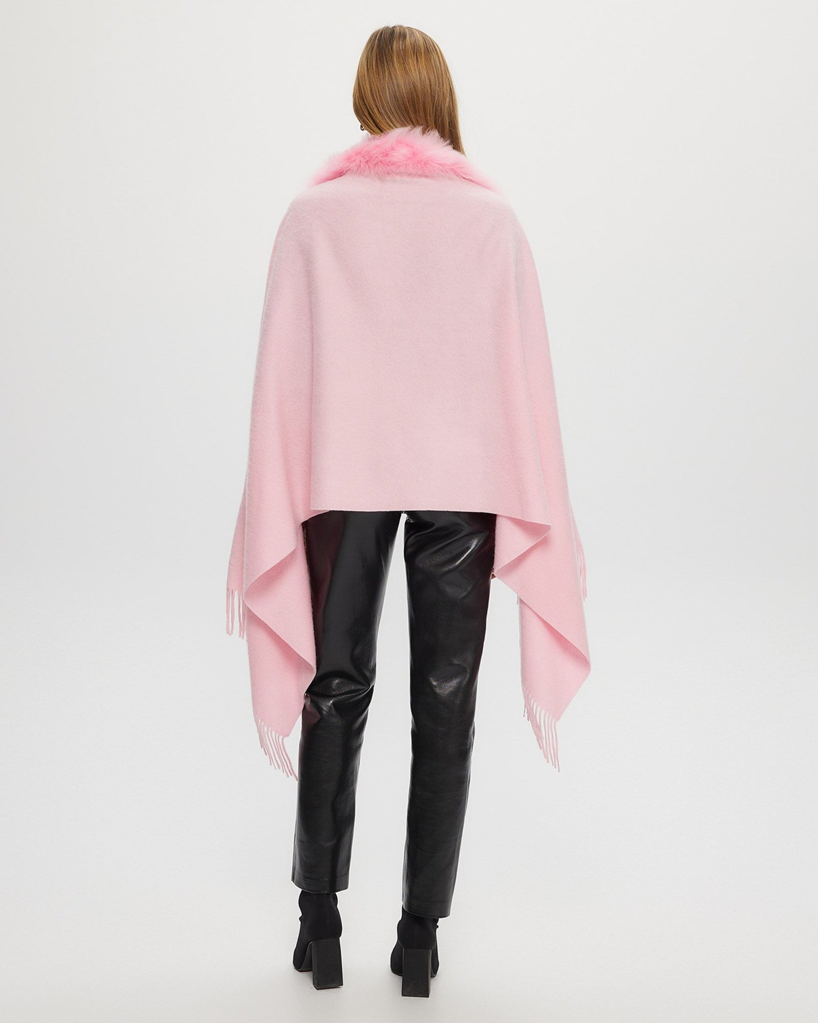 Select Cashmere Stole With Toscana Shearling Lamb Trim | Women | Light Pink