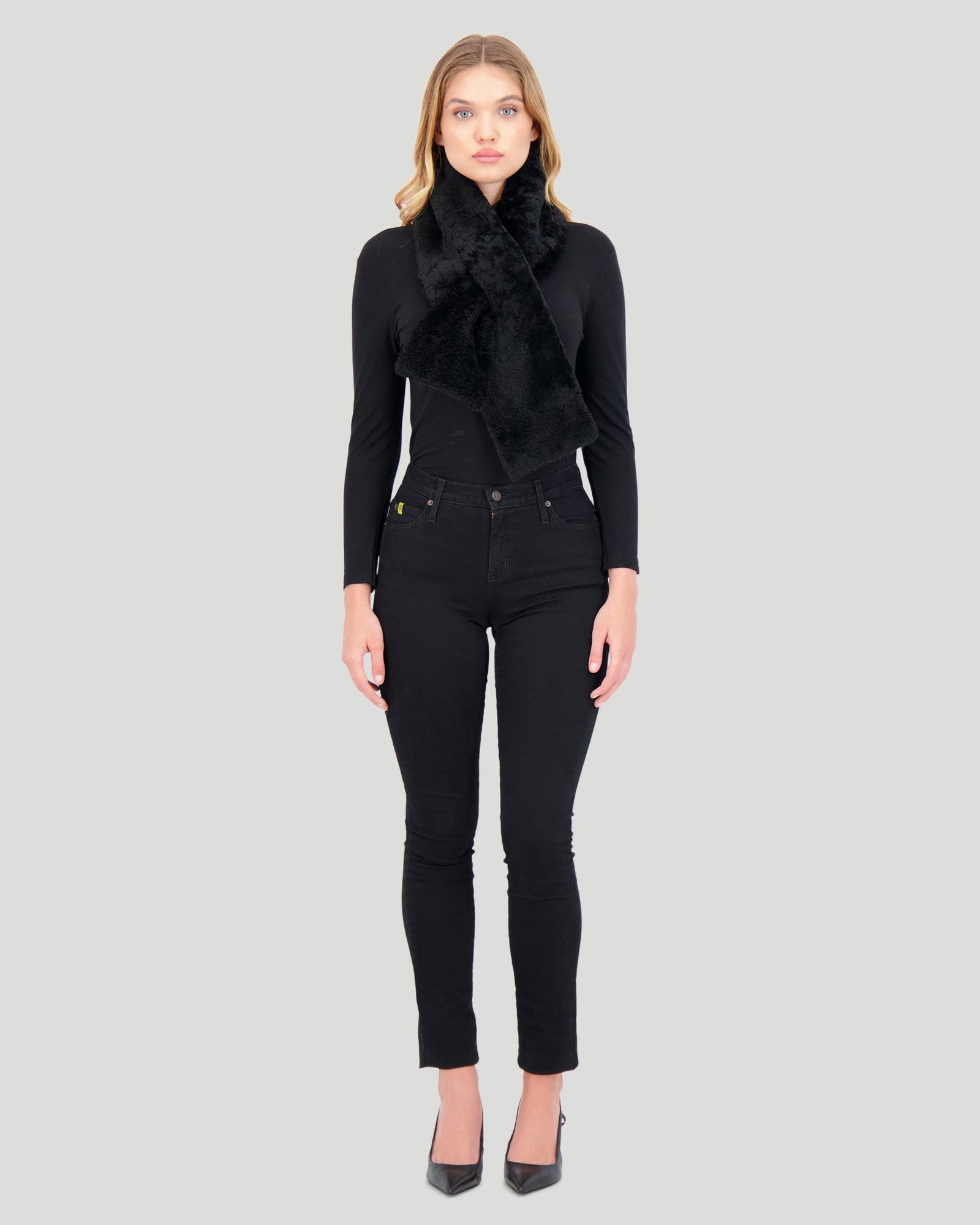 Silky Select Shearling Lamb Pull-Through Scarf | Women | Black