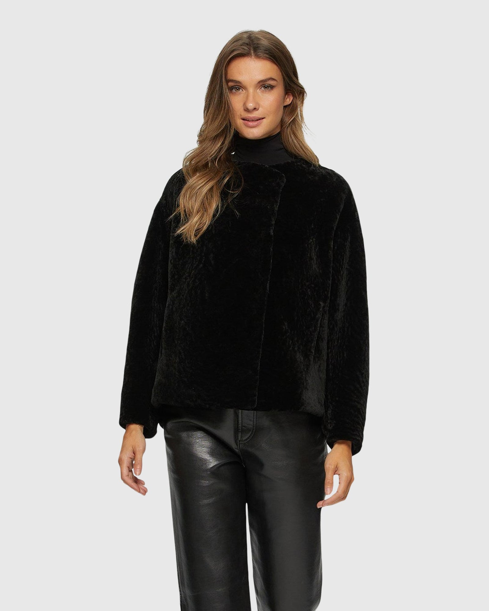 Textured Shearling Lamb Jacket | Black (V1)
