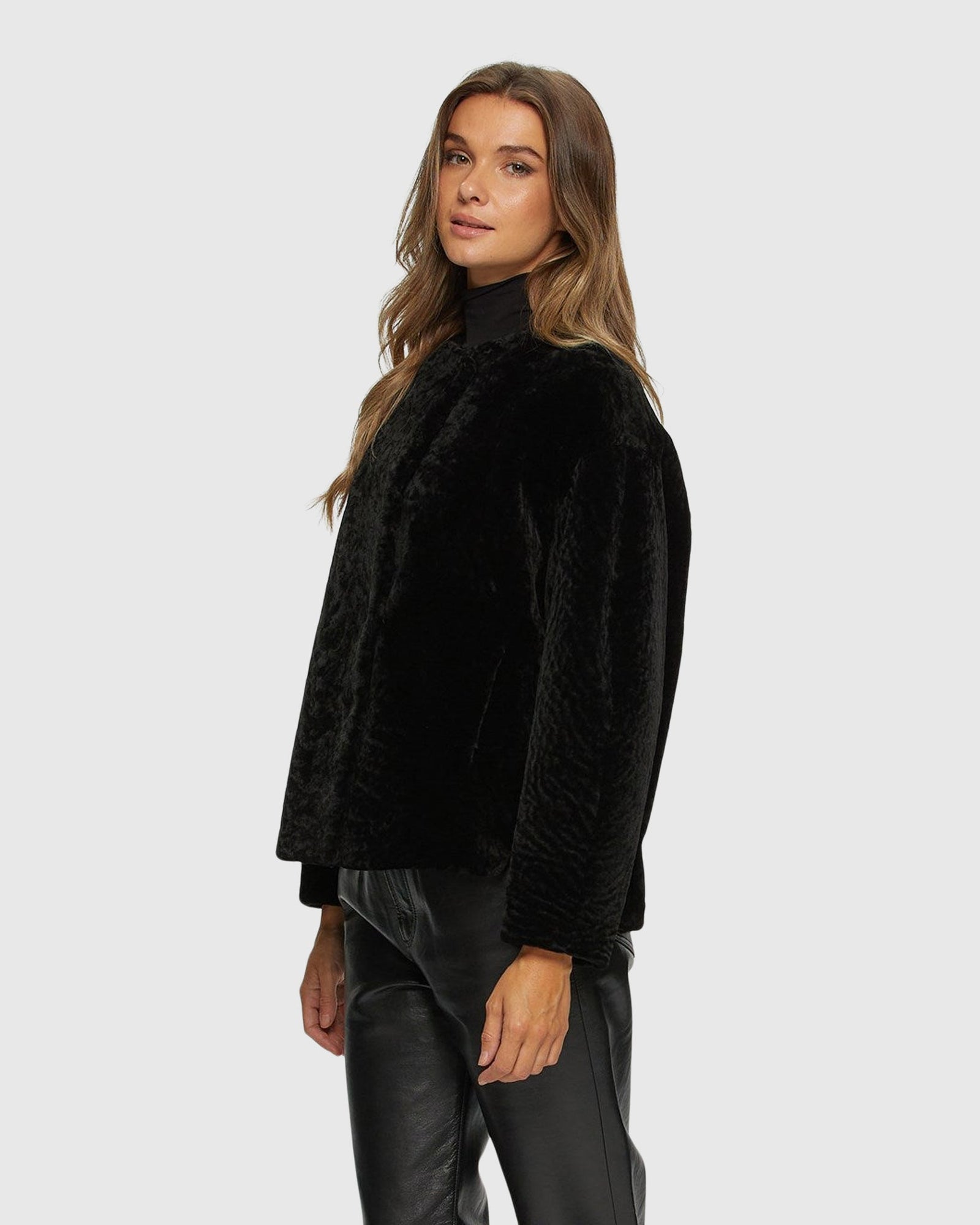 Textured Shearling Lamb Jacket | Black (V1)