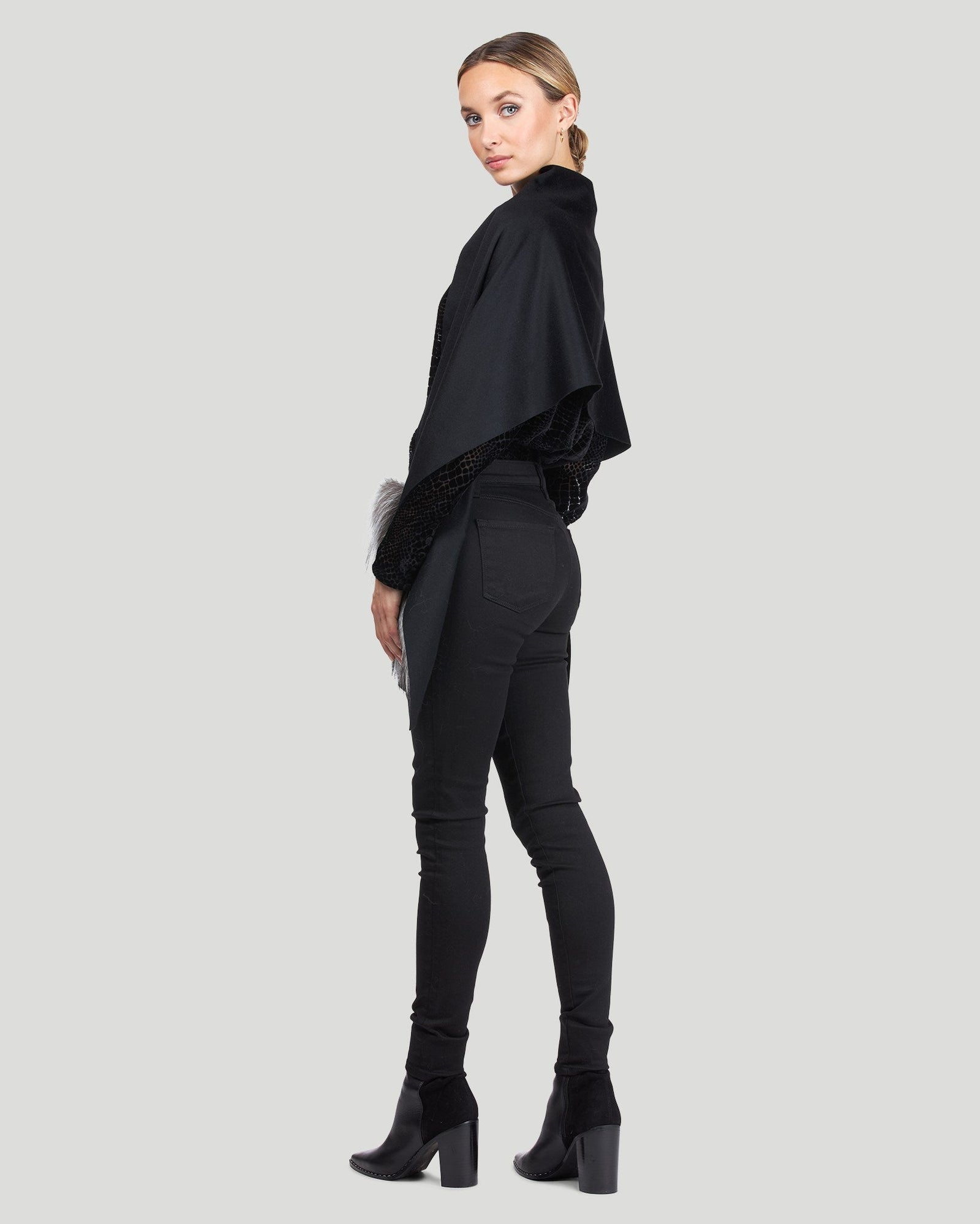 Wool Stole With Silver Fox Fur Patch Pockets | Black/Silver