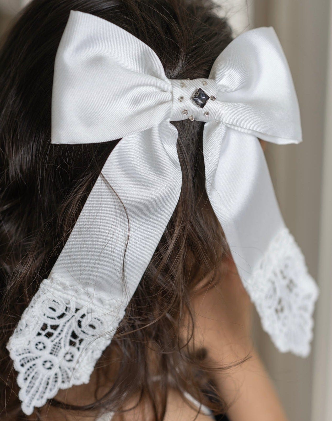 Audrey Lace Hair Bow - Petite Maison Kids