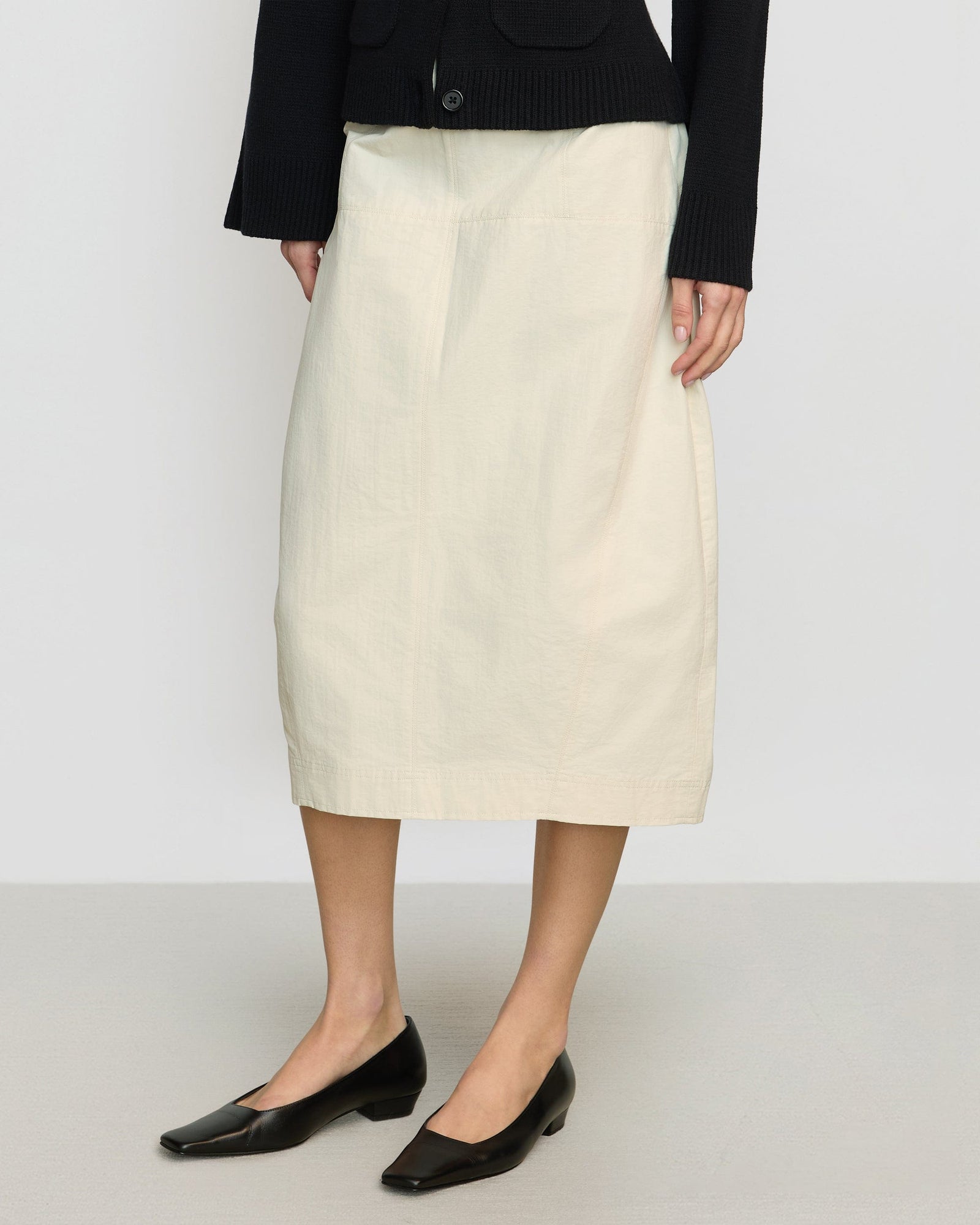 Jarmaine Back-Slit Barrel Skirt | Cream