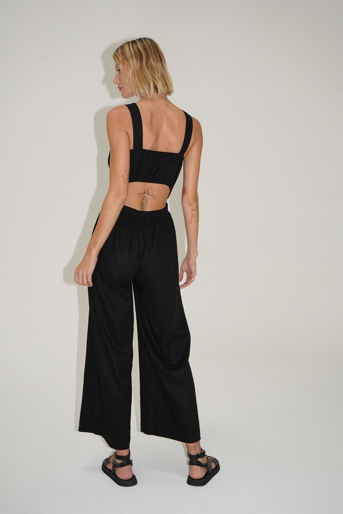 Women | La Rosa Linen Jumpsuit | Black