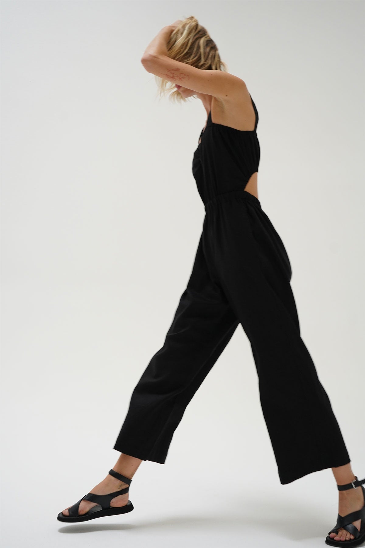 Women | La Rosa Linen Jumpsuit | Black