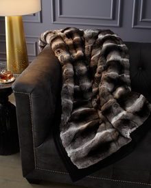 Chinchilla Throw | Gray