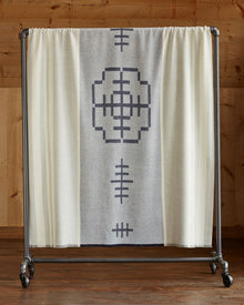 Mazing Throw | Light Grey