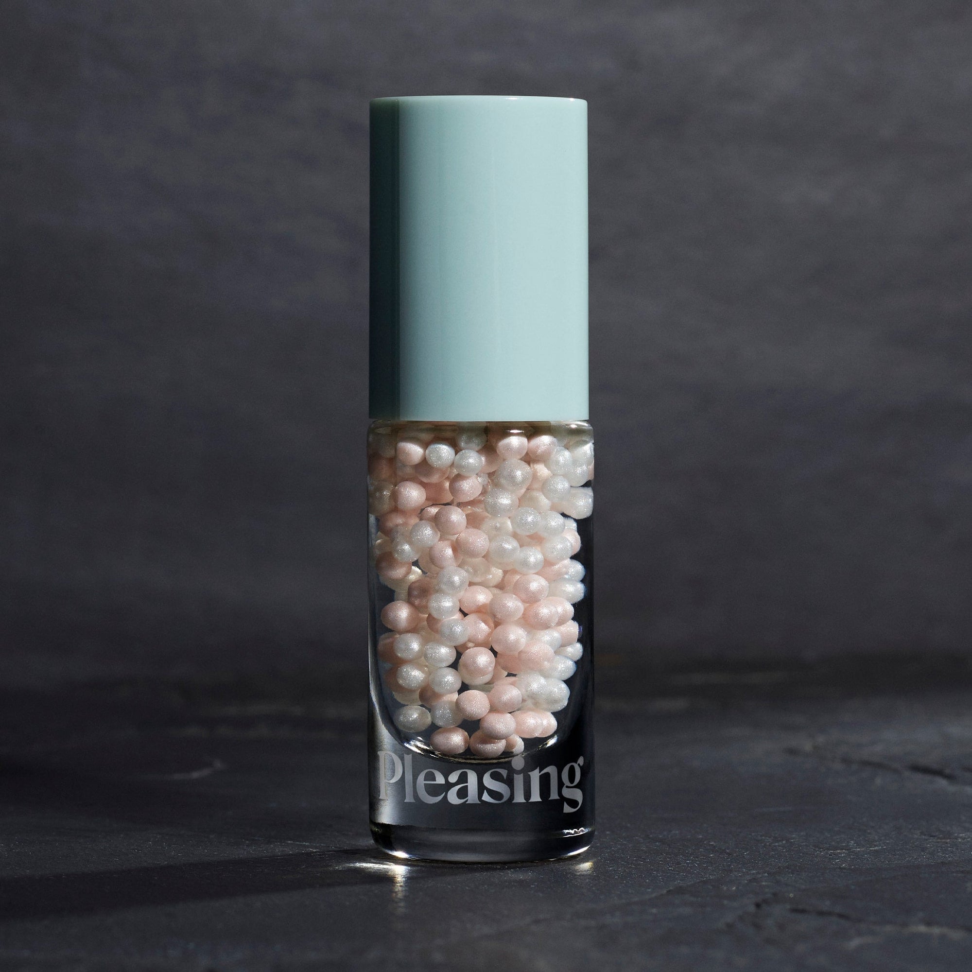 The Pearlescent Illuminating Serum | Black