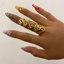 THE CUTOUT FLOWER HEART LETTER RING - The M Jewelers