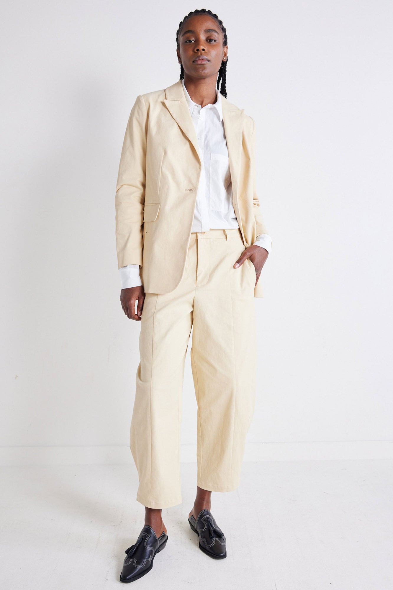 Twill Detail Oriented Tapered Pants | French Beige