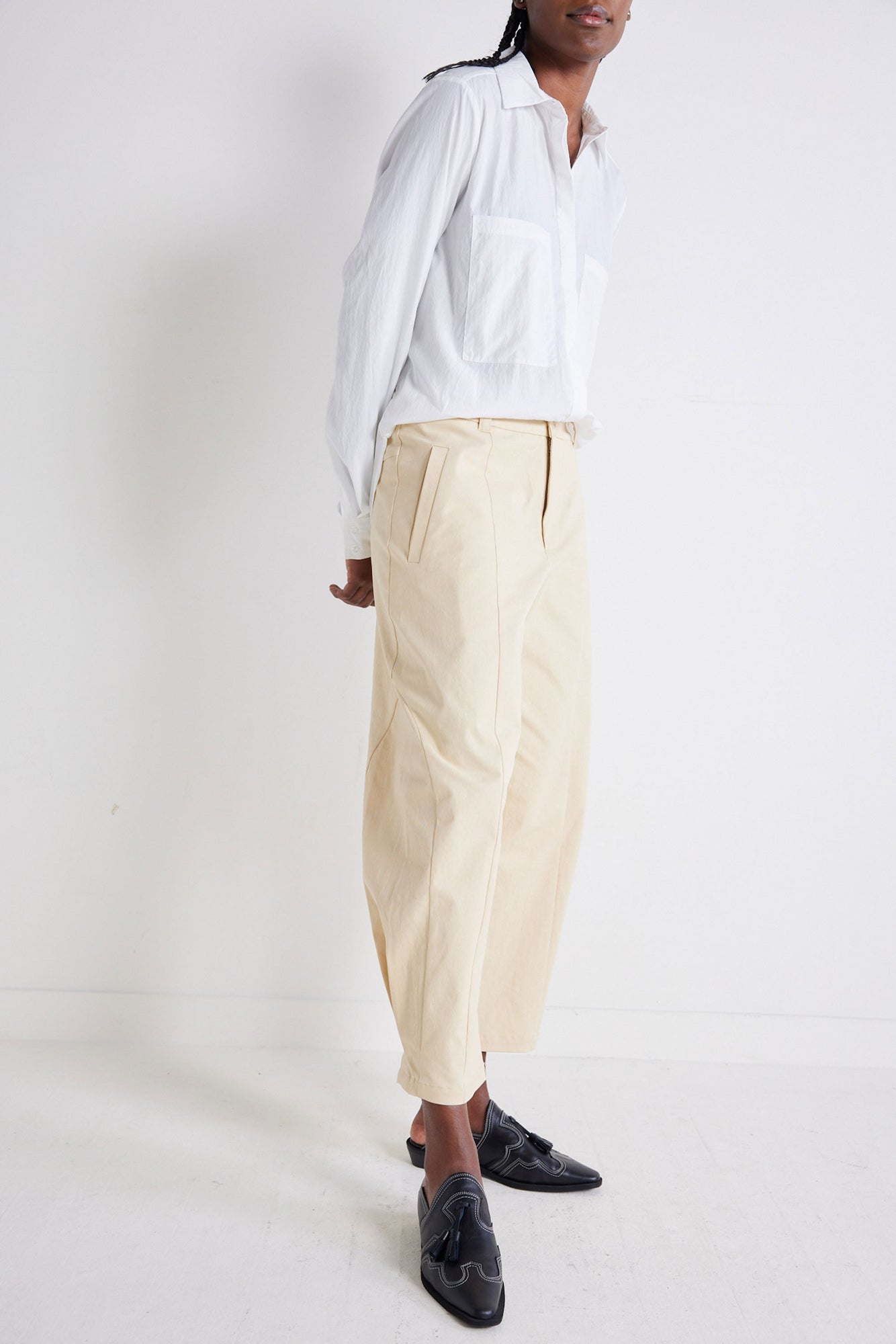 Twill Detail Oriented Tapered Pants | French Beige