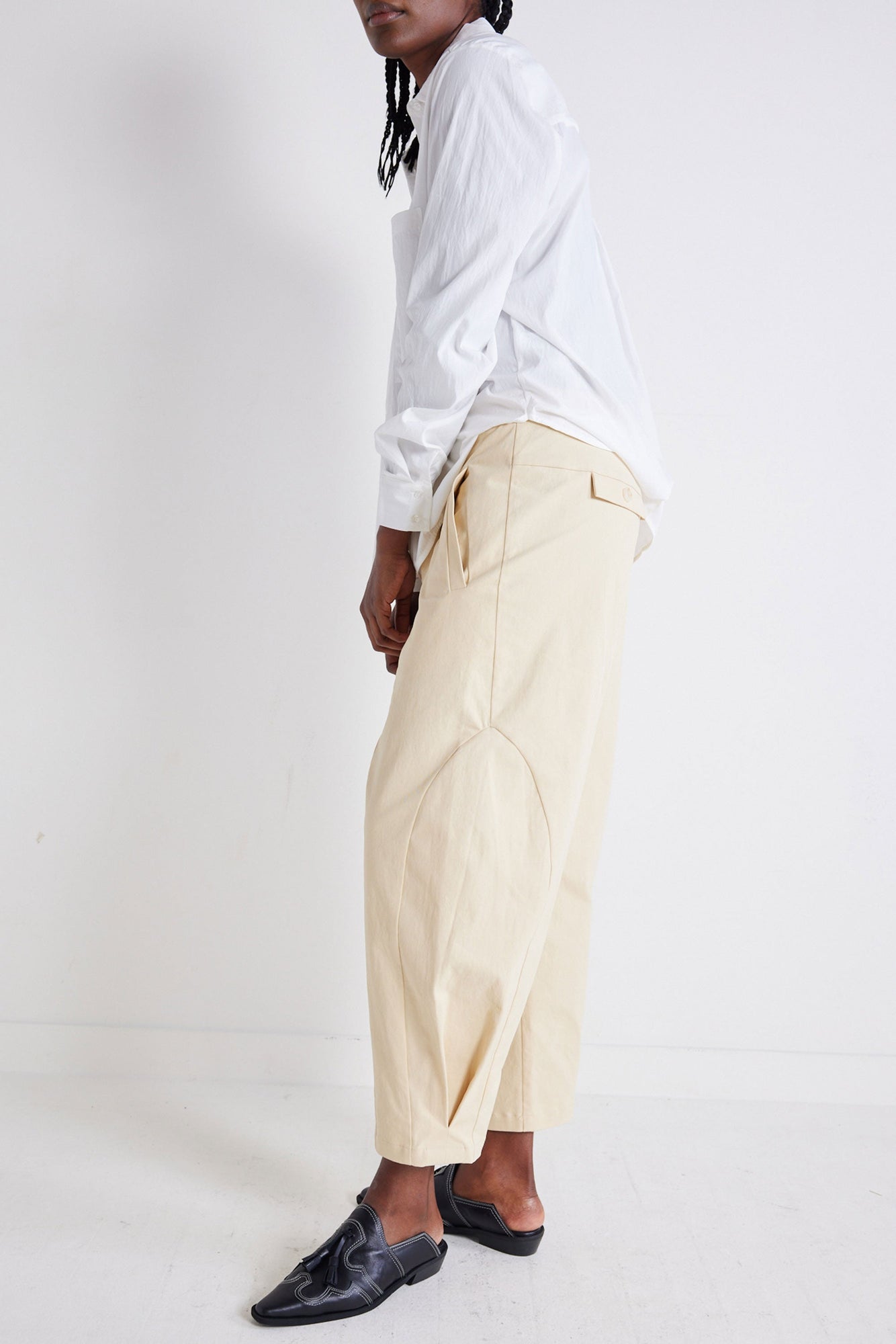 Twill Detail Oriented Tapered Pants | French Beige