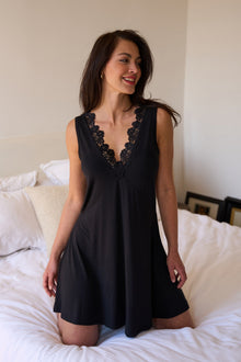 UNE PIECE-Lace Trim V-Neck Nightie BLACK