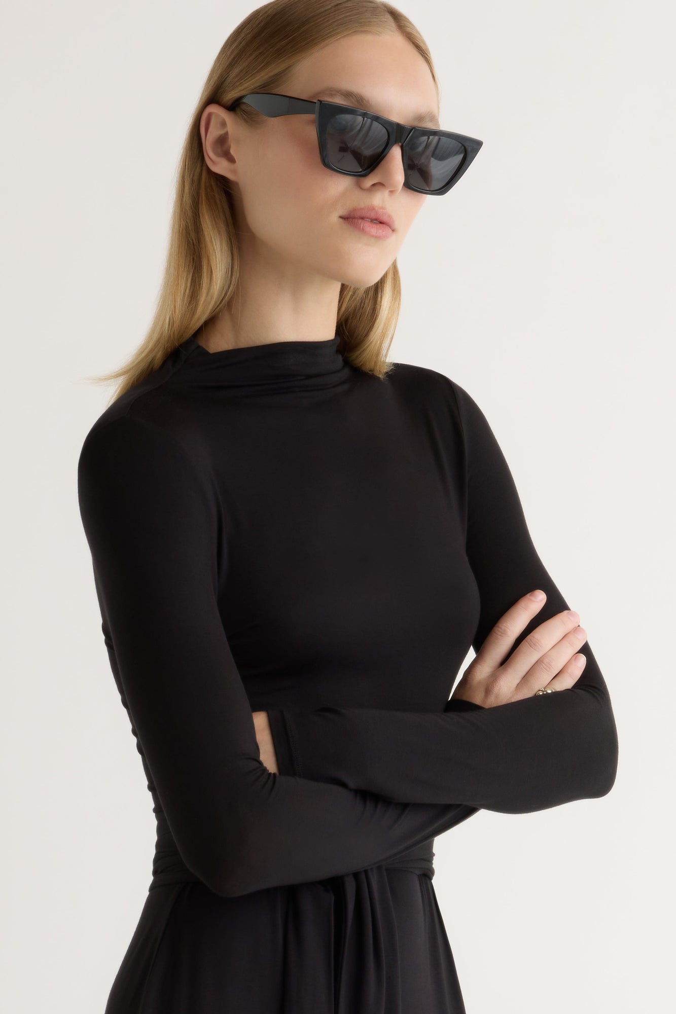 Vero Tie-Front Long-Sleeve Dress | Black