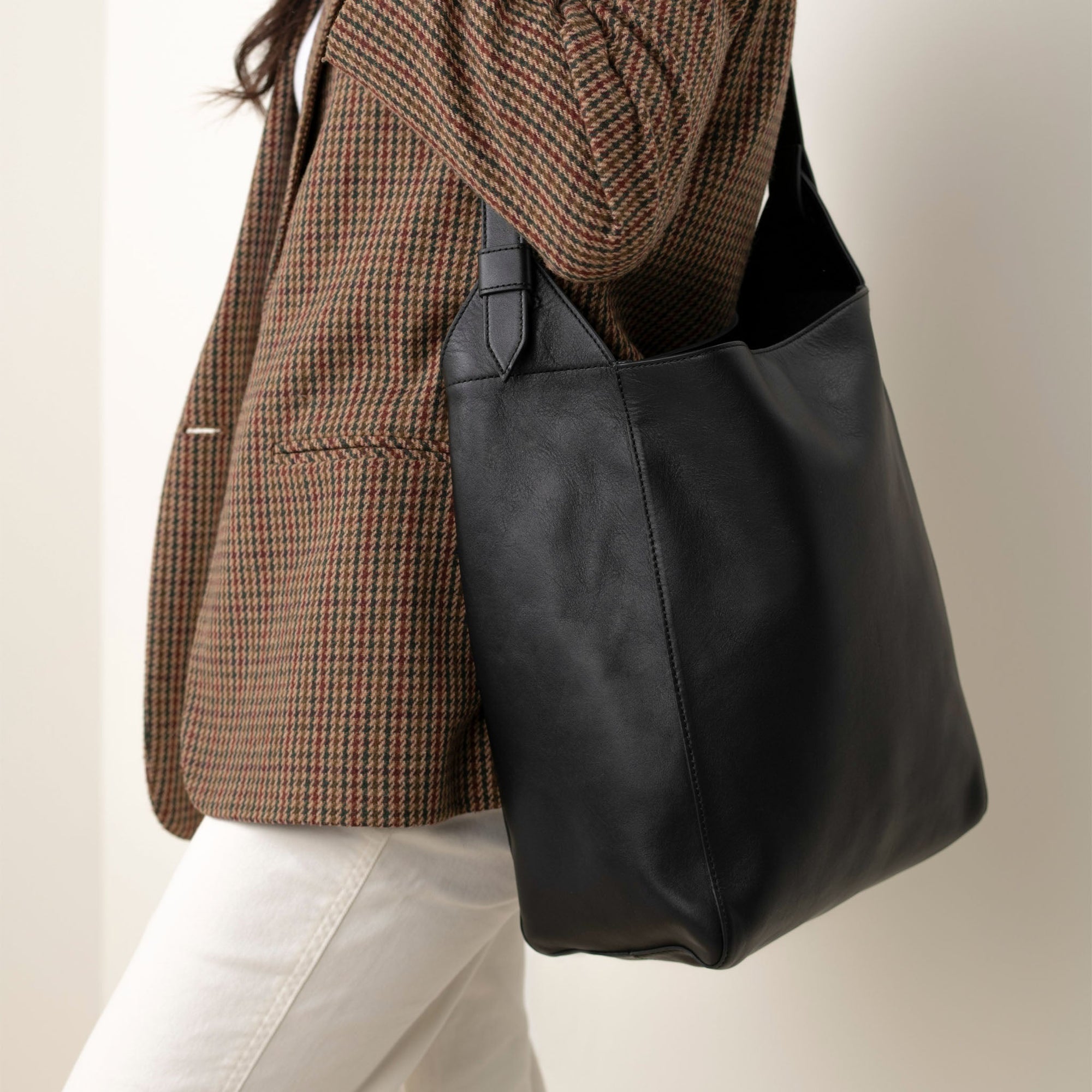 Womens | Cecilia Go-To Shoulder Bag | Black