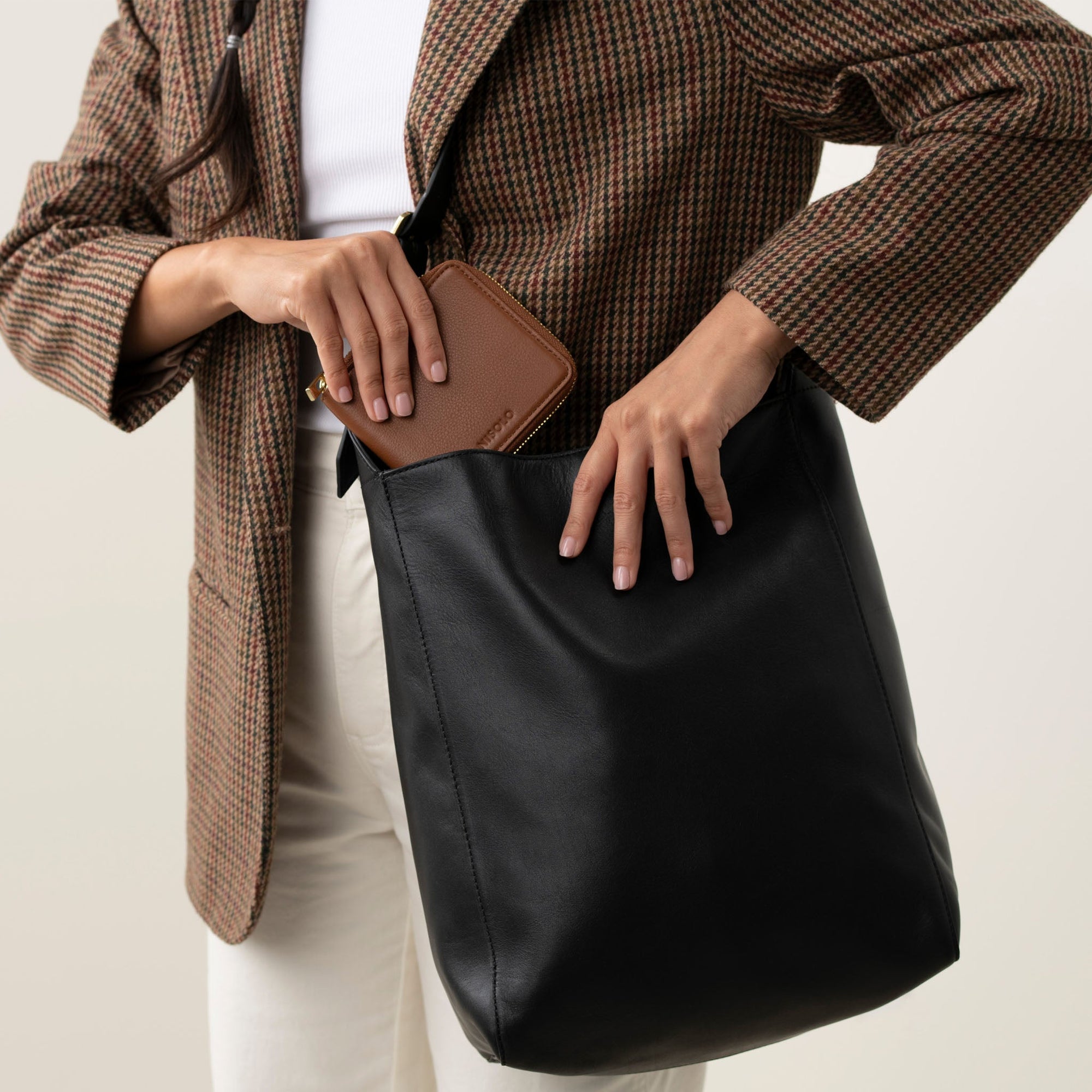 Unisex | Cecilia Go-To Shoulder Bag | Black