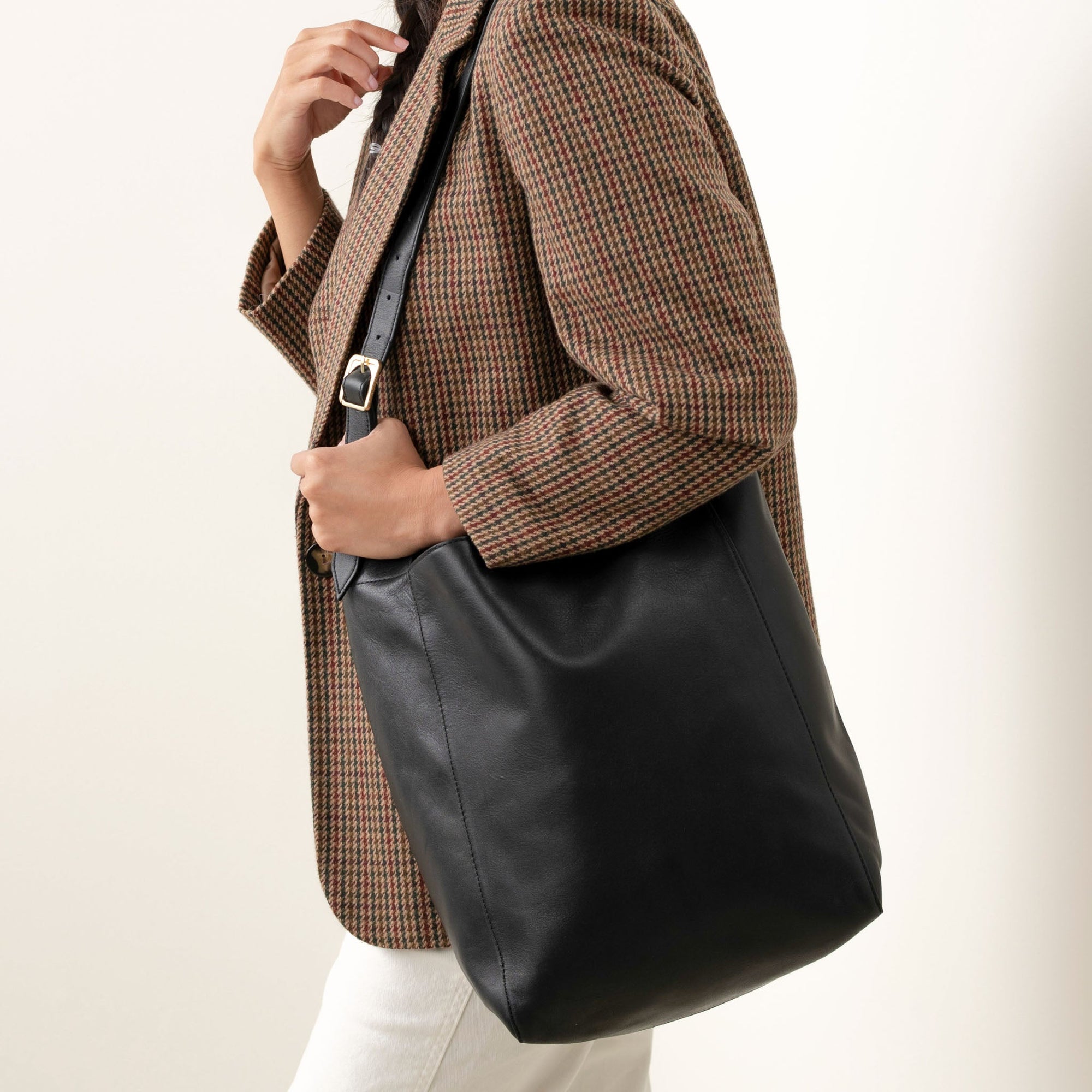 Unisex | Cecilia Go-To Shoulder Bag | Black