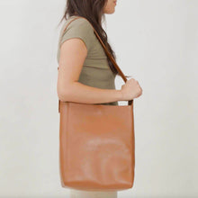 Womens | Cecilia Go-To Shoulder Bag | Caramel
