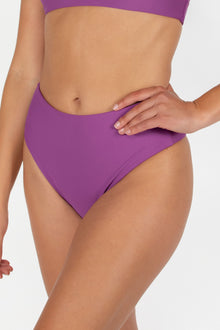 Waikui 2 Bottom | Royal