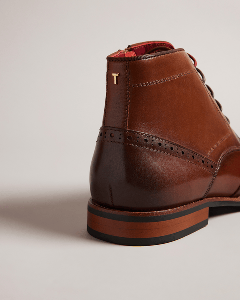 Men | Brogue Chukka Boot | Pale Brown