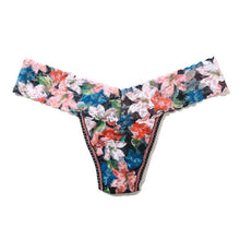 Signature Lace Low Rise Thong | Wonderous (Black)