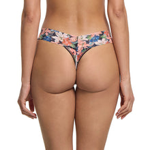 Signature Lace Low Rise Thong | Wonderous (Black)