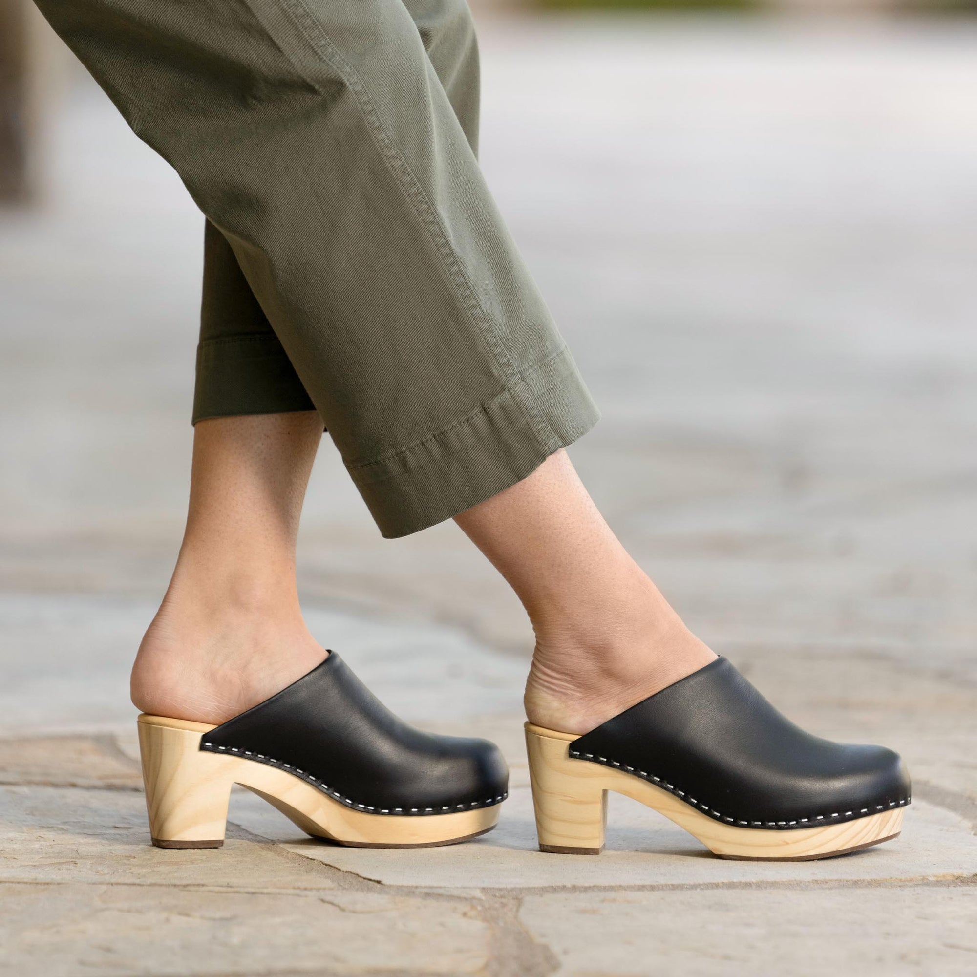 All-Day Heeled Clog Black Nisolo