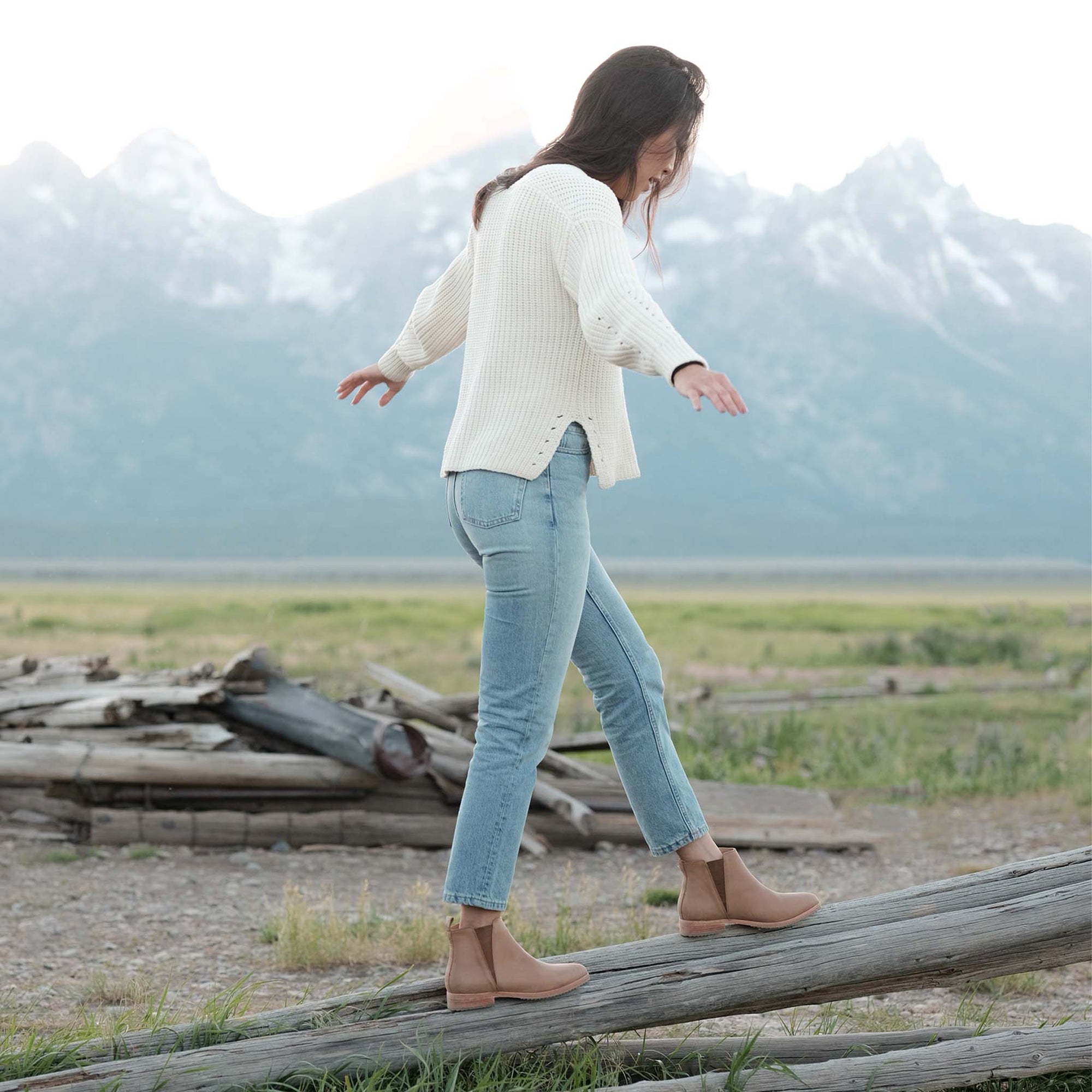 Womens | Classic Chelsea Boot | Almond